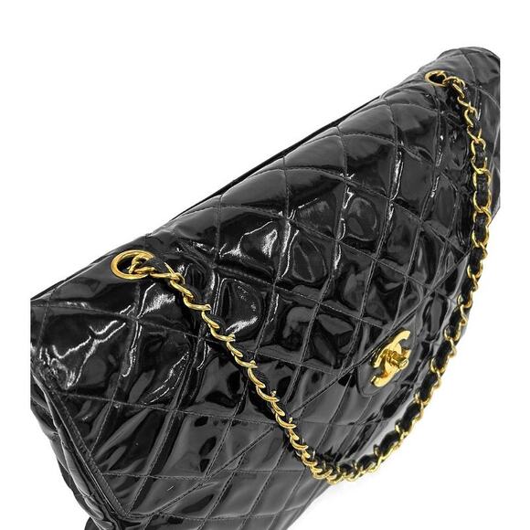 CHANEL Black Patent Matelassé Shoulder Bag C-A16281 - Picture 6 of 11